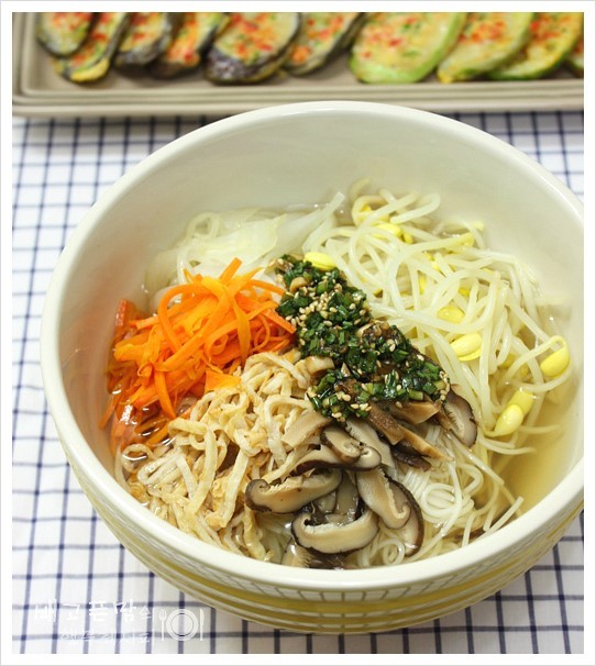 잔치국수 이미지