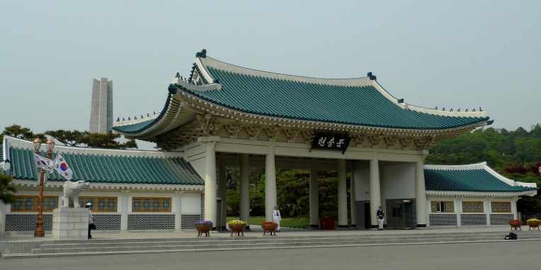 護國 英靈들이시여!