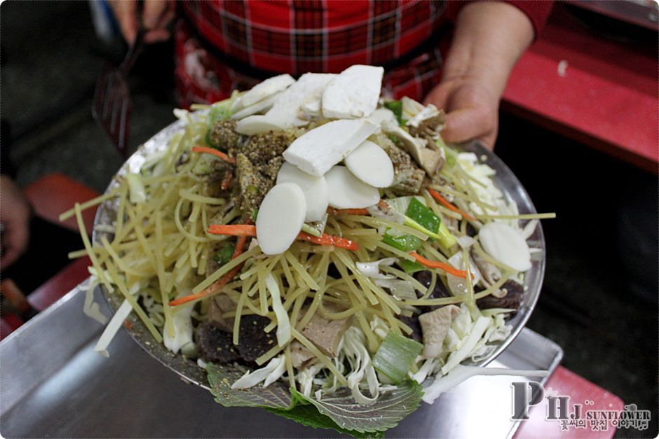 신림맛집-신림동의 명물인 순대타운 백순대와 순대곱창볶음의 맛.추억의 맛으로 기억하면 좋을듯-