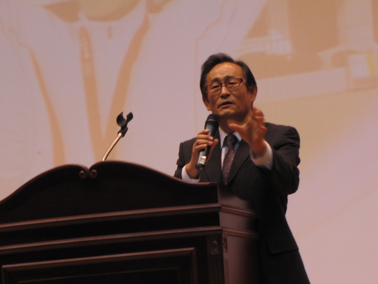 학원장 강연 광경 - 어린 시절 어떻게 양육하였는가? -