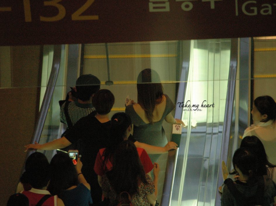[PIC][29-07-2012]YoonA xuất phát đi Úc và Tiffany đi Thái vào tối nay 1870DA4B50154BFC09EDBA