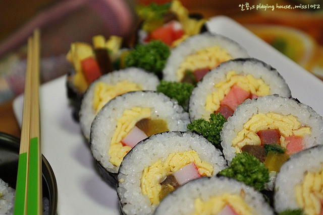 눈으로도 홀리고 맛으로도 홀려요- 봄꽃으로 둔갑한 여우 김밥