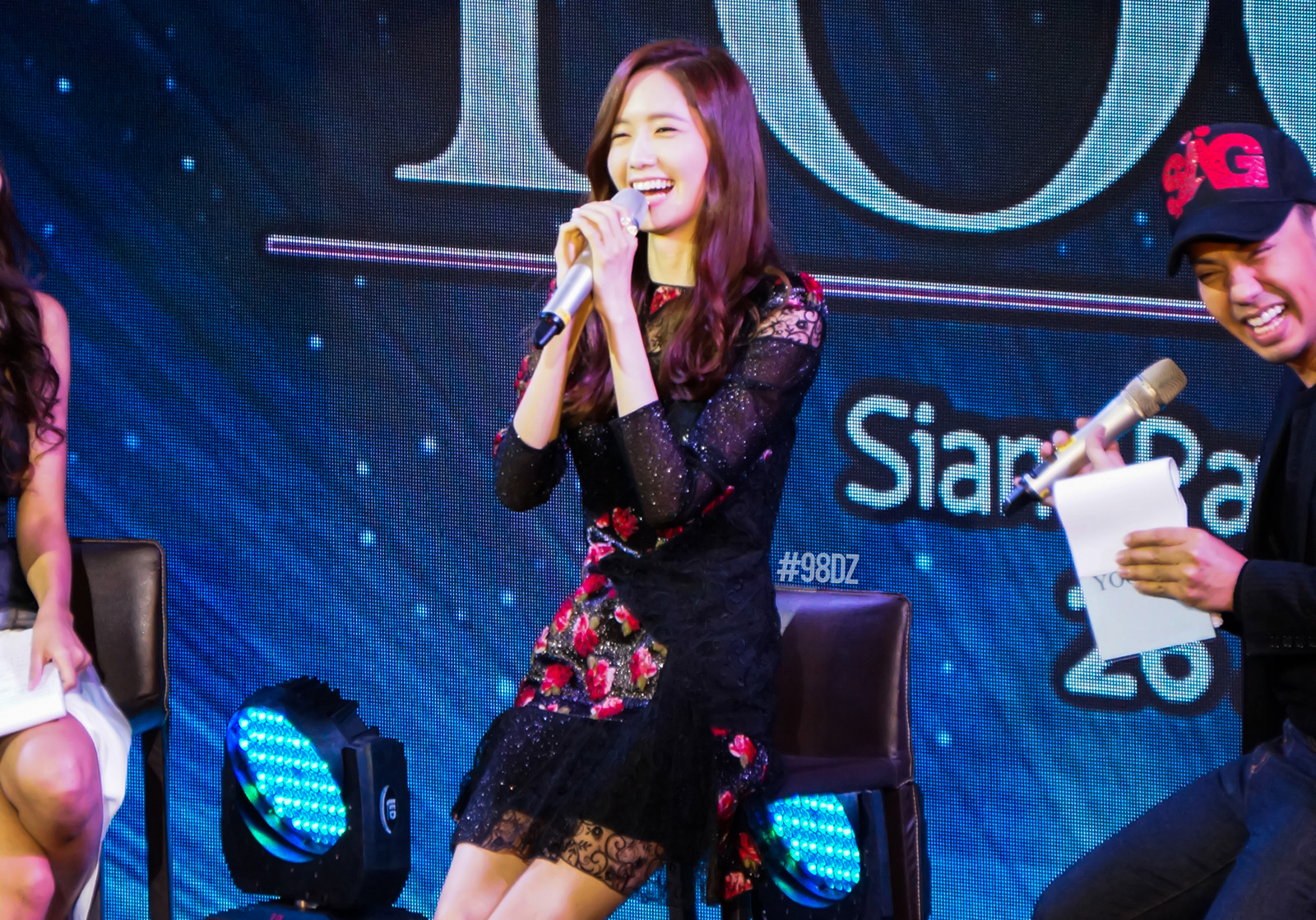 [PIC][25-06-2014]YoonA khởi hành đi Thái Lan để tham dự "Fan Meeting in Thailand: Yoona & I" vào chiều nay - Page 8 220A233453D5ADF2064D2D