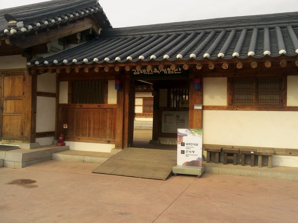 덕수궁 돌담길?