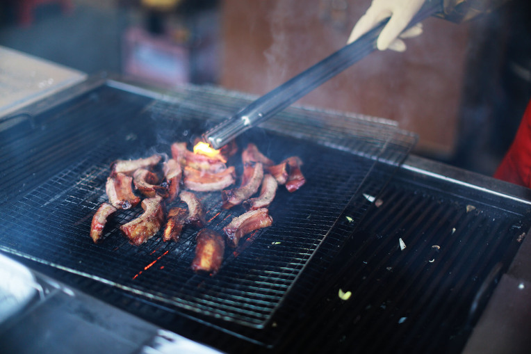말의 귀를 닮은  마이산에서 먹는 등갈비구이