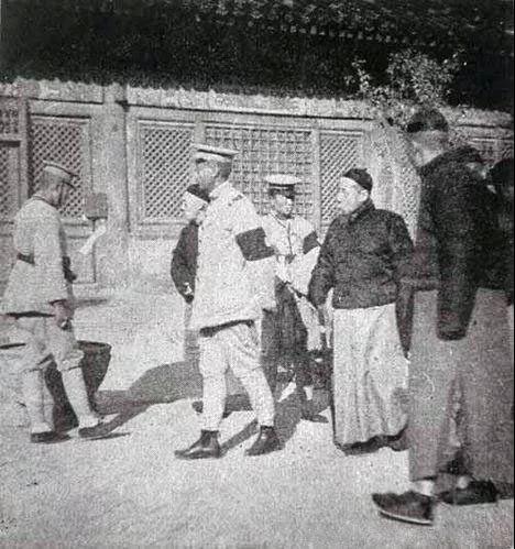 사진자료: 마지막 황제 부의가 자금성에서 쫓겨나는 장면