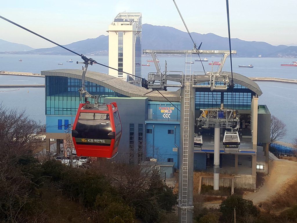 남해바다 여수여행 오동도에서 돌산까지 바다 위로 날아가는 여수해상케이블카