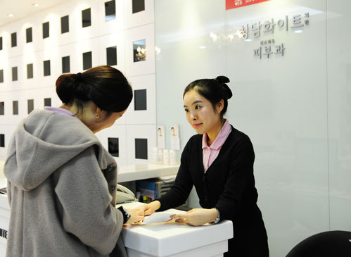 진주 피부과 청담화이트의원 둘러보기 기미 여드름 레이저 제모 보톡스 필러 다이어트 사천
