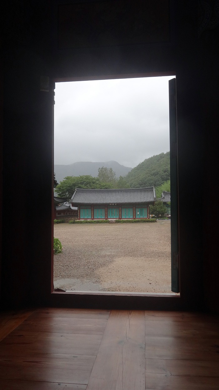 양산 신흥사에서 비오는날의 수채화 