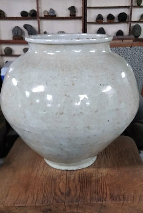 조선 말기에 제작된 백자호(白瓷壺)