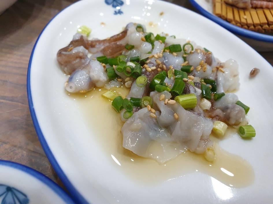 광안리해수욕장을 바라보며 사랑해횟집에서 맛있는 회를....